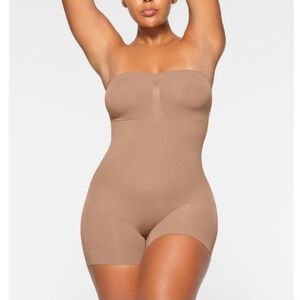 NWOT SKIMS Seamless Sculpt Strapless Shortie Bodysuit Size L
